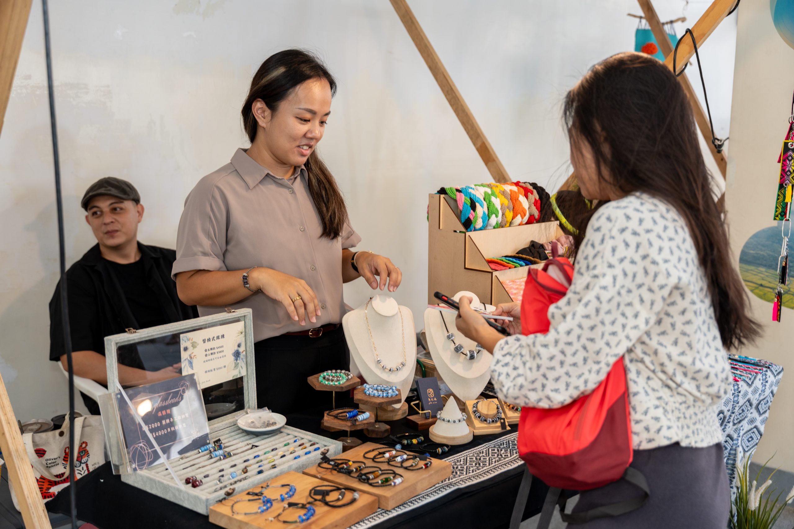 首創以「工藝」為主題的「工藝市集」