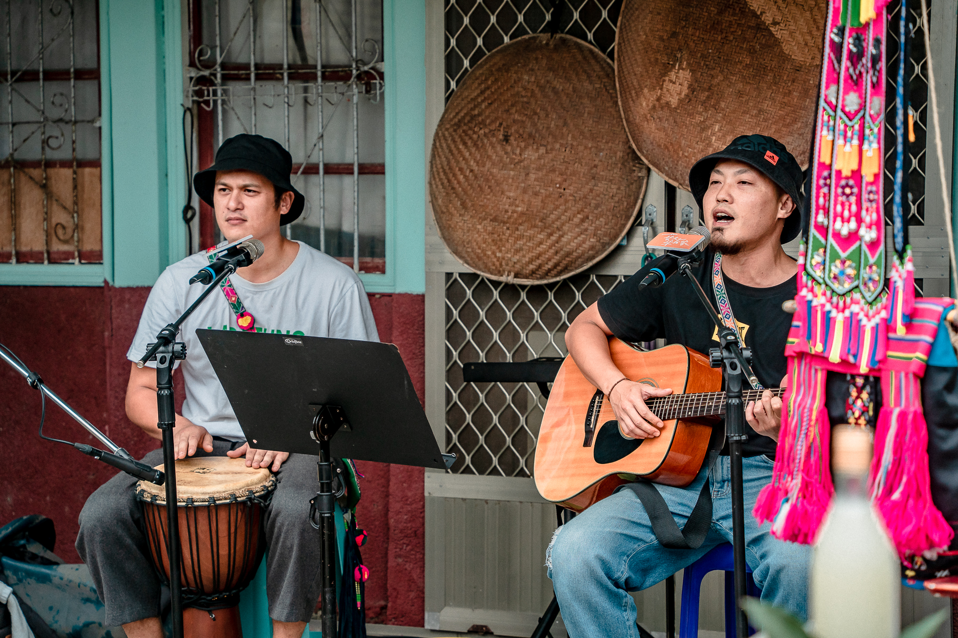 團隊漁夫帽獵刀帶來好聽的歌曲演唱