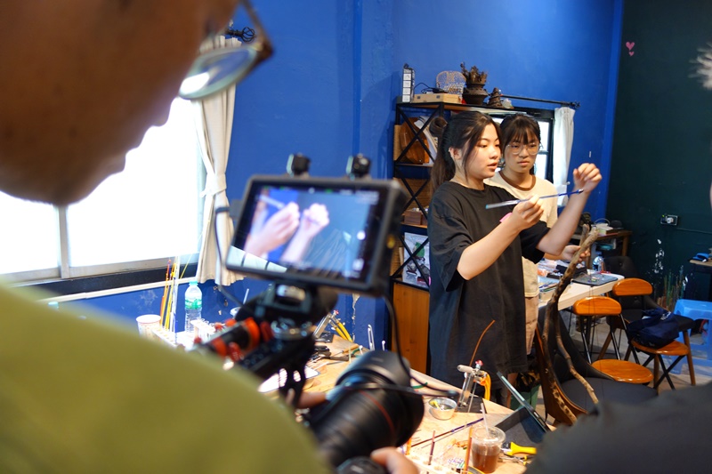 角琉璃學員講解作品概念