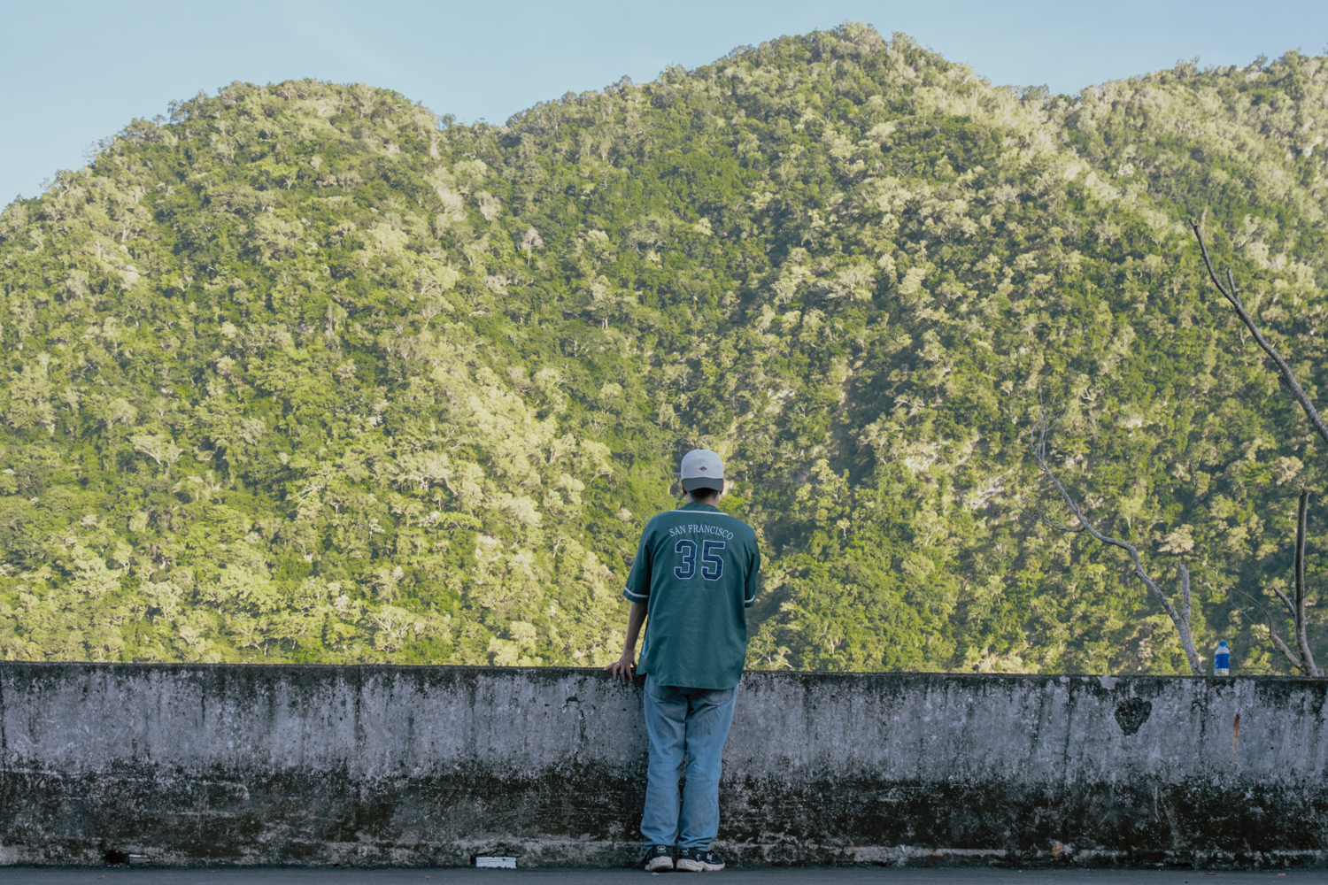 高偉勛面對壯麗高山唱出嘹亮的歌聲，為今日畫下感動的句點。