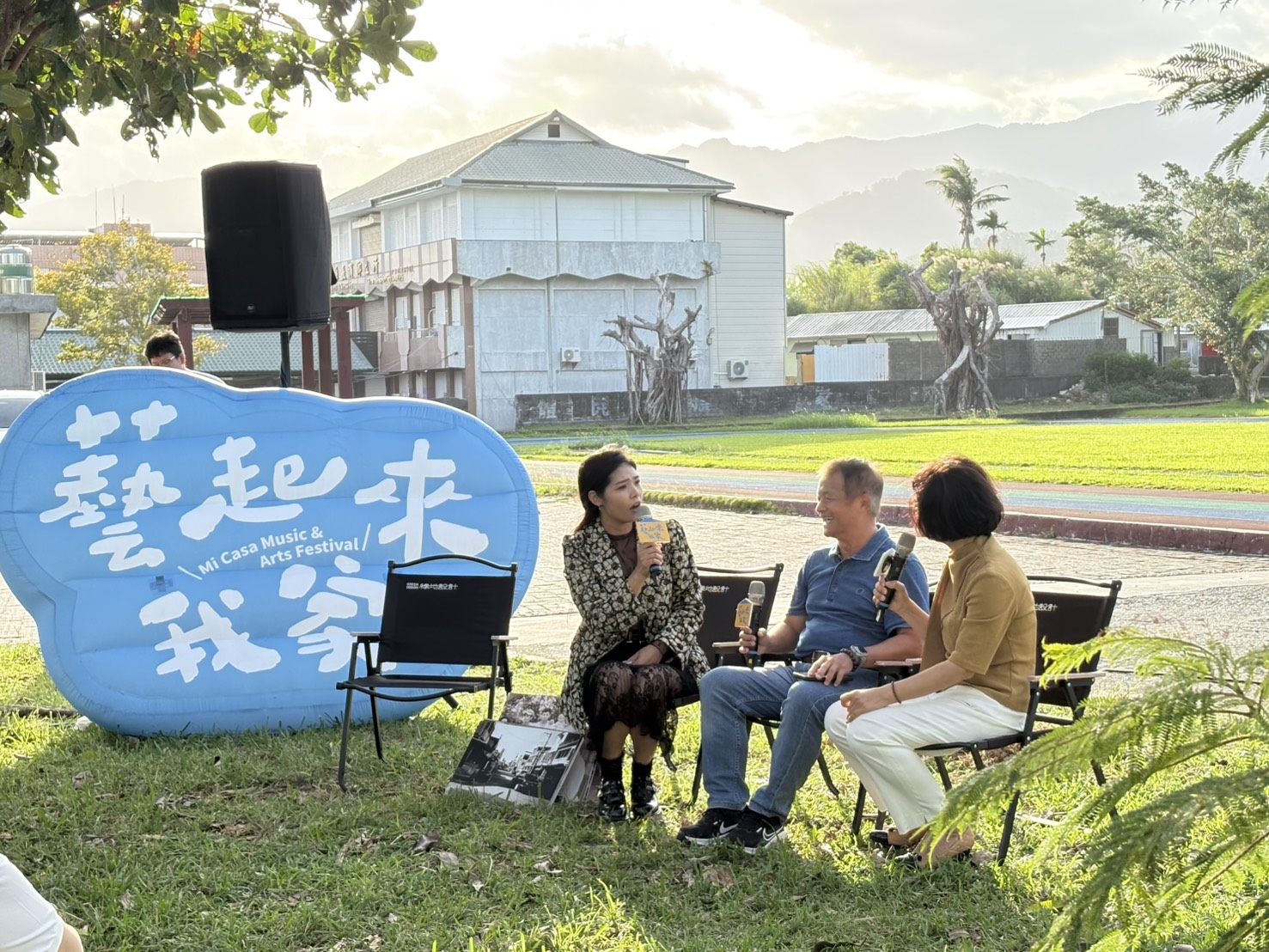 許家家戶代表-許建德與表姊林純美一同分享家族與長濱一條街的發展故事