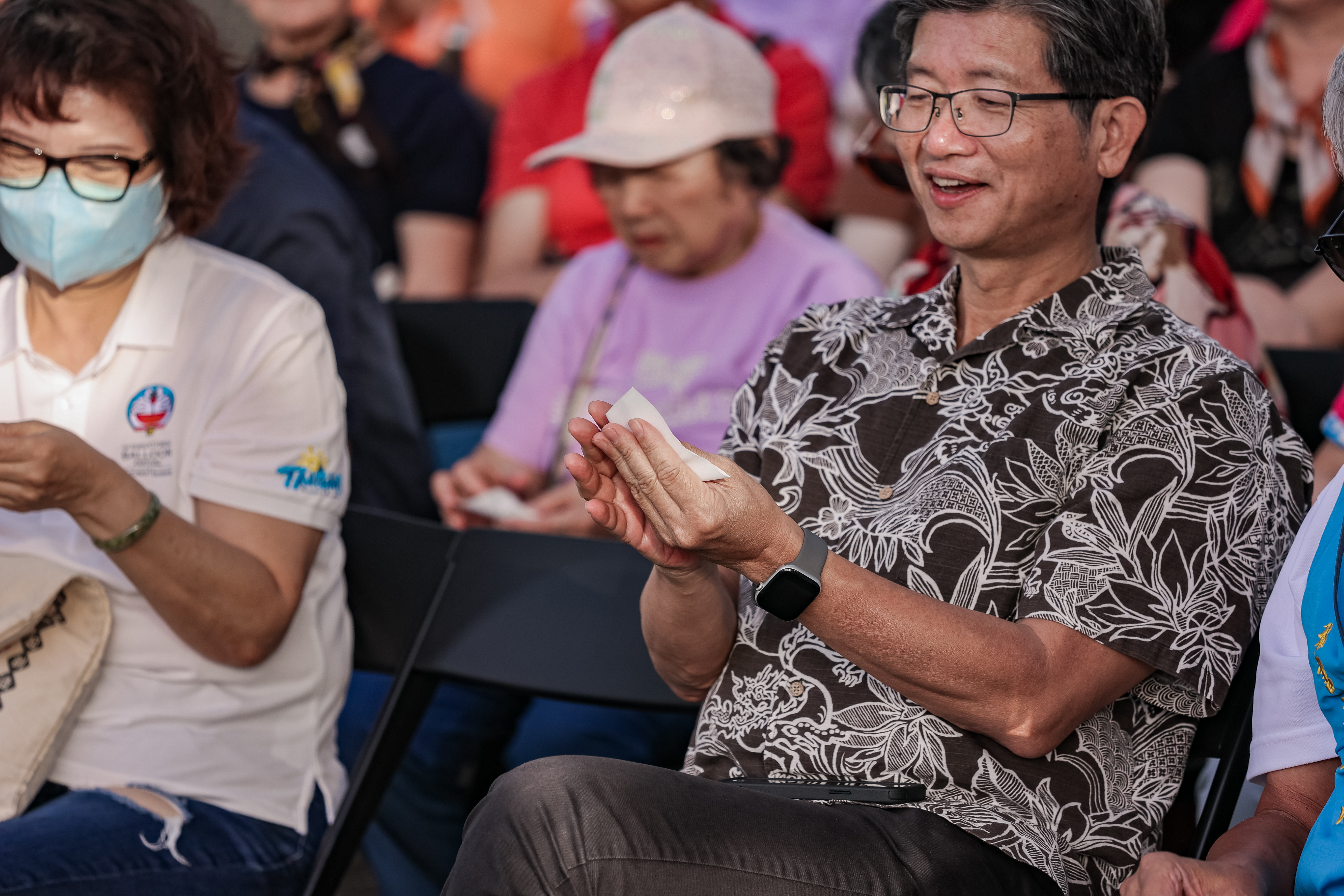 許家家戶的祖父與父親都有醫學背景出身，現場當然要讓大家體驗一下包藥囉~