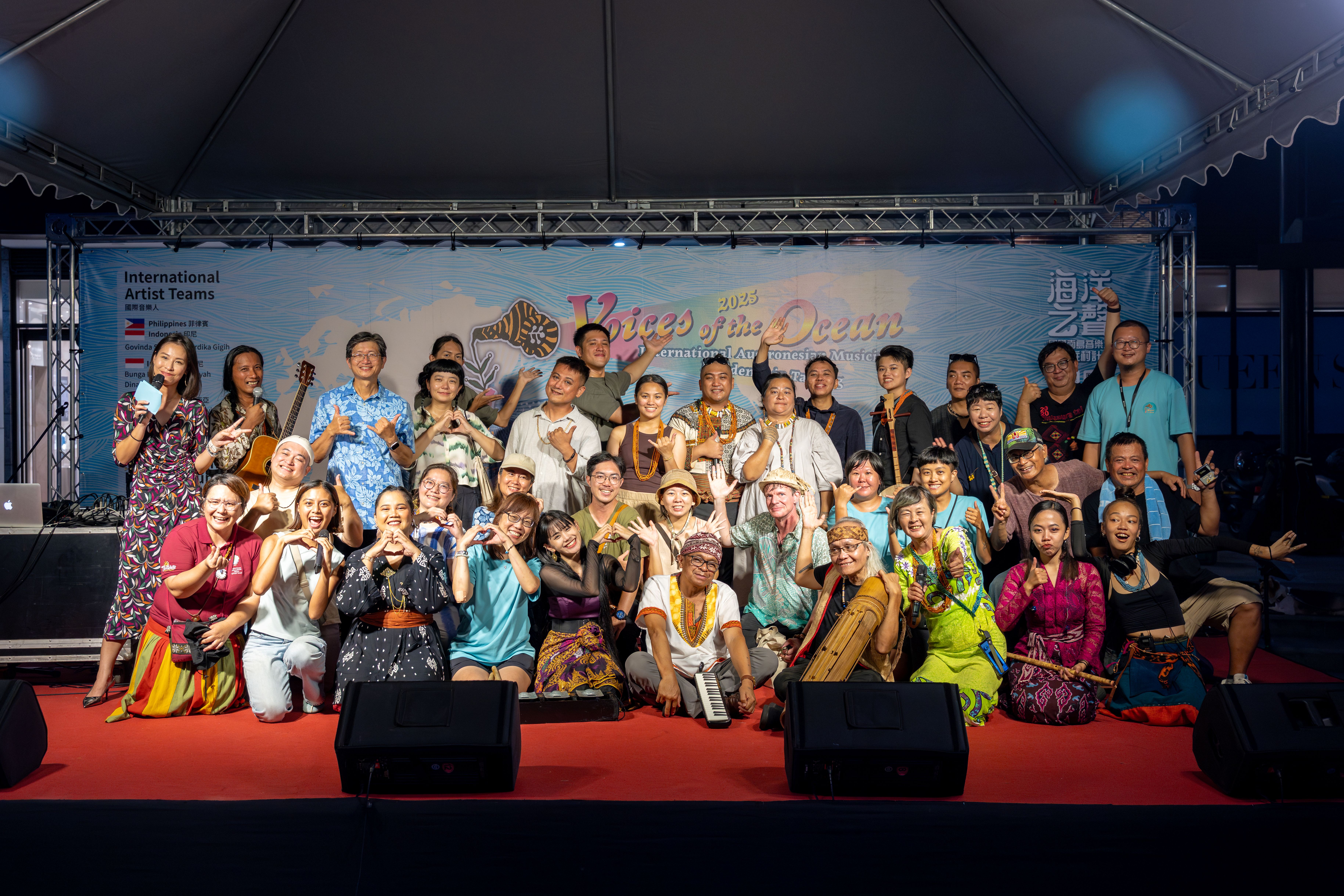 2025海洋之聲在音樂會後圓滿落幕，全體音樂人感性合影。