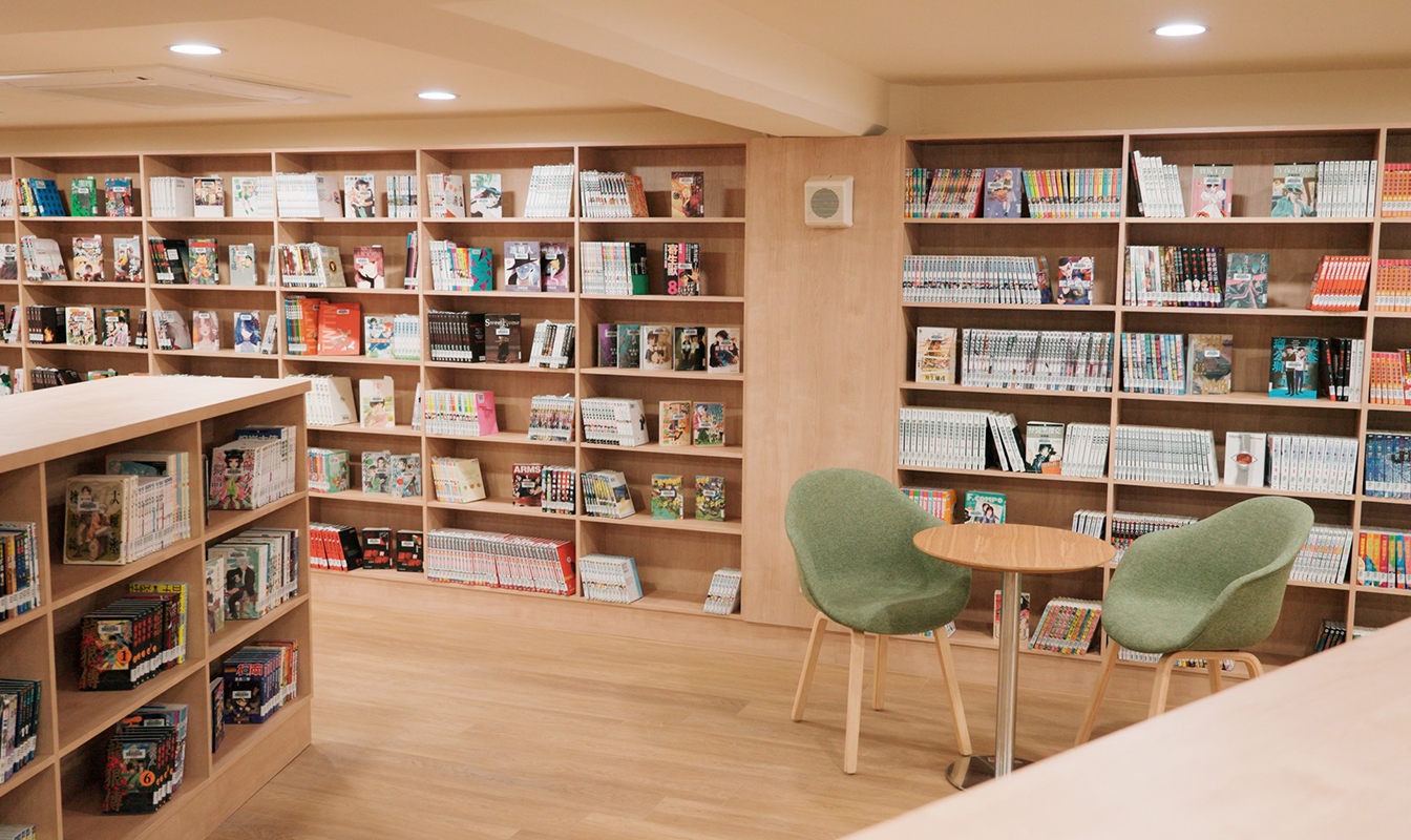 「青少年閱讀區＋漫畫區」開放時間為週四至週日的 09:00-17:00